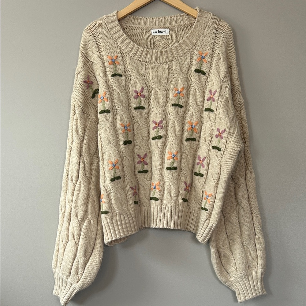 In Loom Chunky Cable Knit Floral Flower Embroidered Sweater Size Large